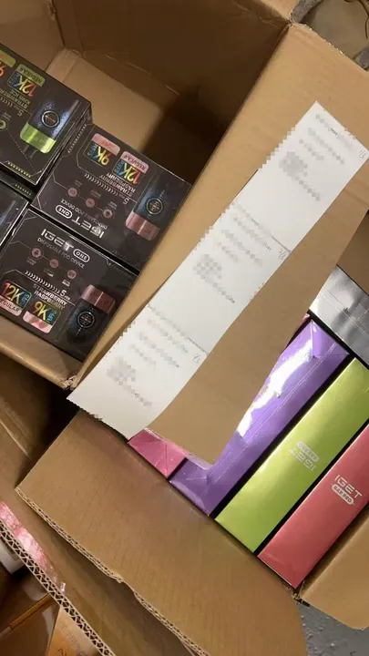 Real vape order delivered in Australia — customer unboxing photo