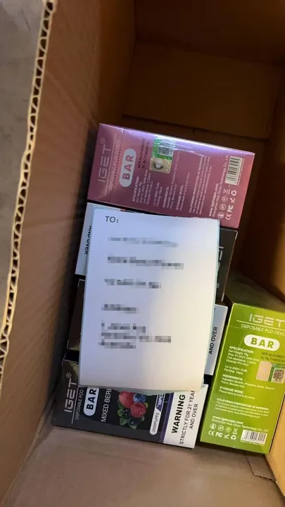 Real vape order delivered in Australia — customer unboxing photo